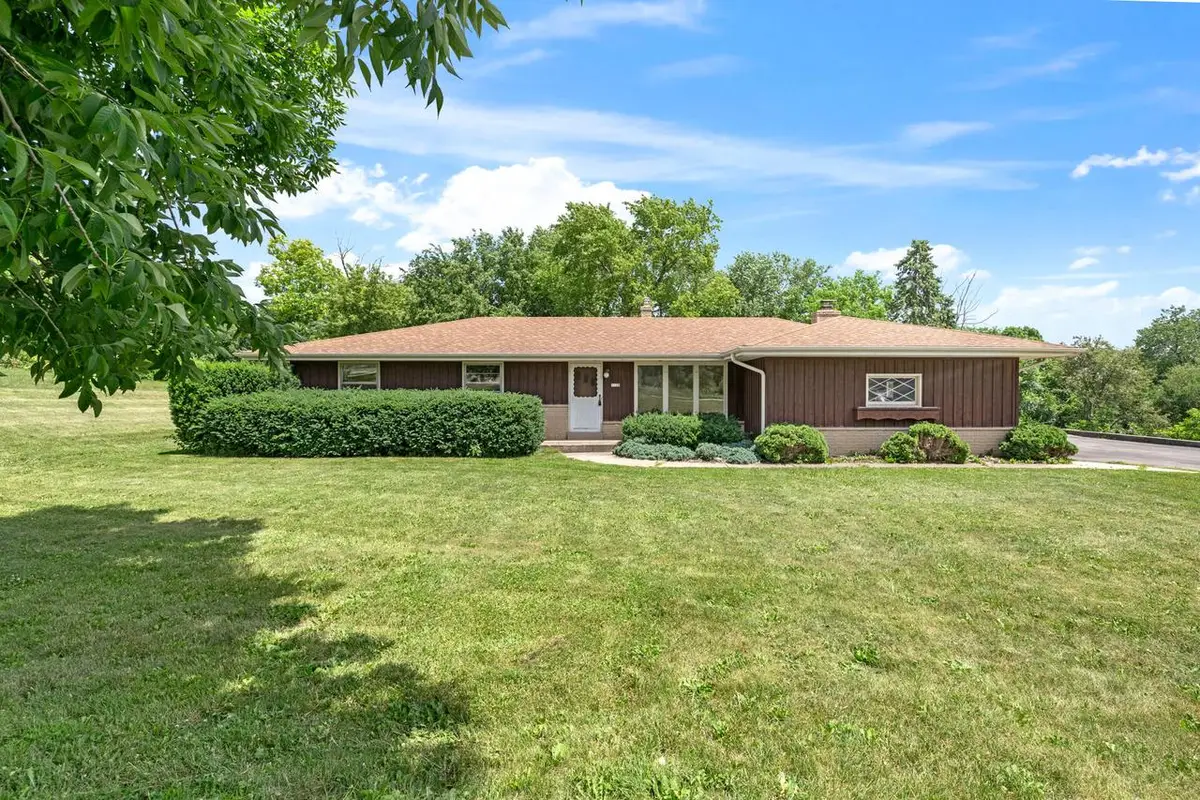 1120 Sunnycrest DRIVE, Waukesha, WI 53186 - #1