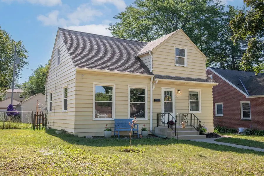 3222 N 82nd STREET, Milwaukee, WI 53222 - #3