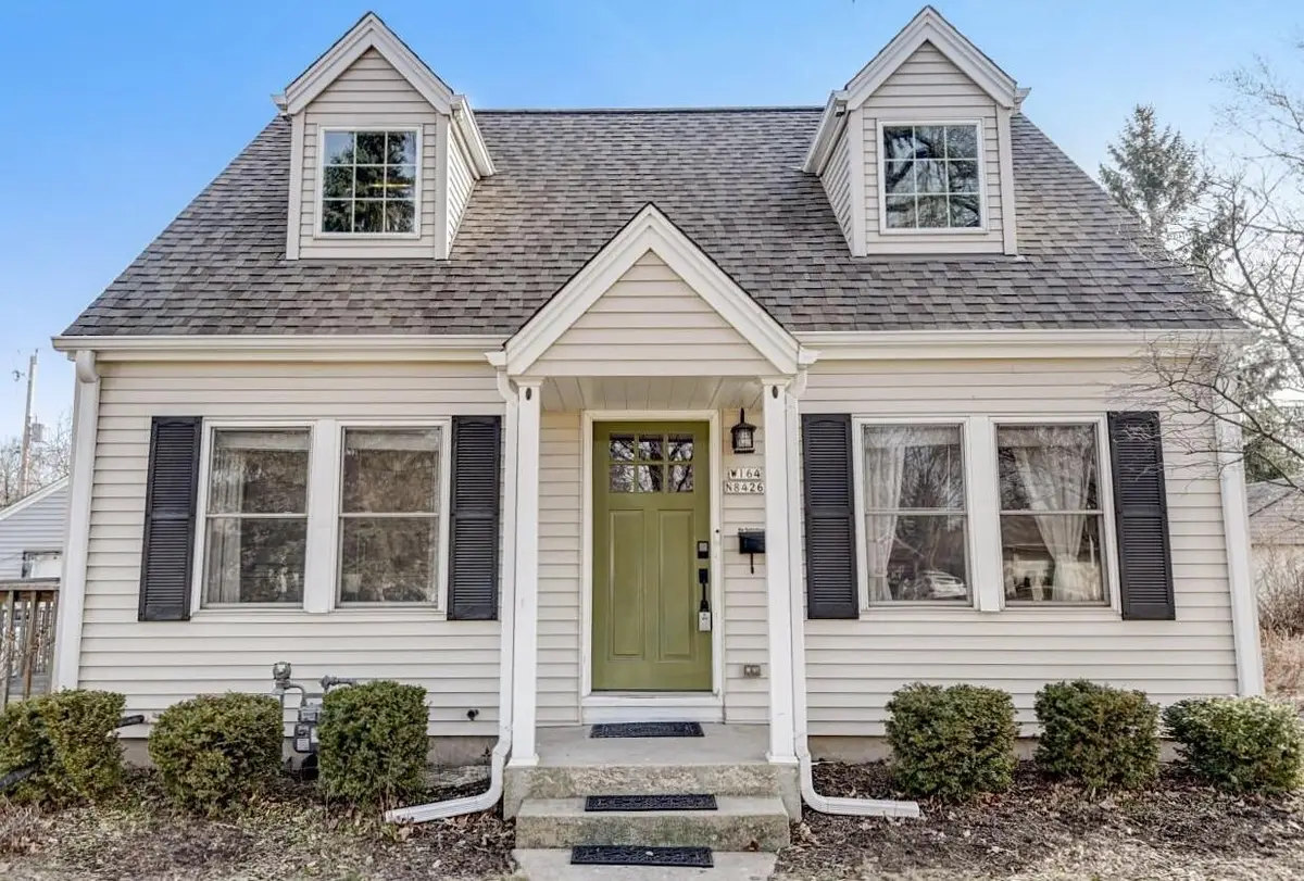 W164N8426 Hiawatha AVENUE, Menomonee Falls, WI 53051 - #1