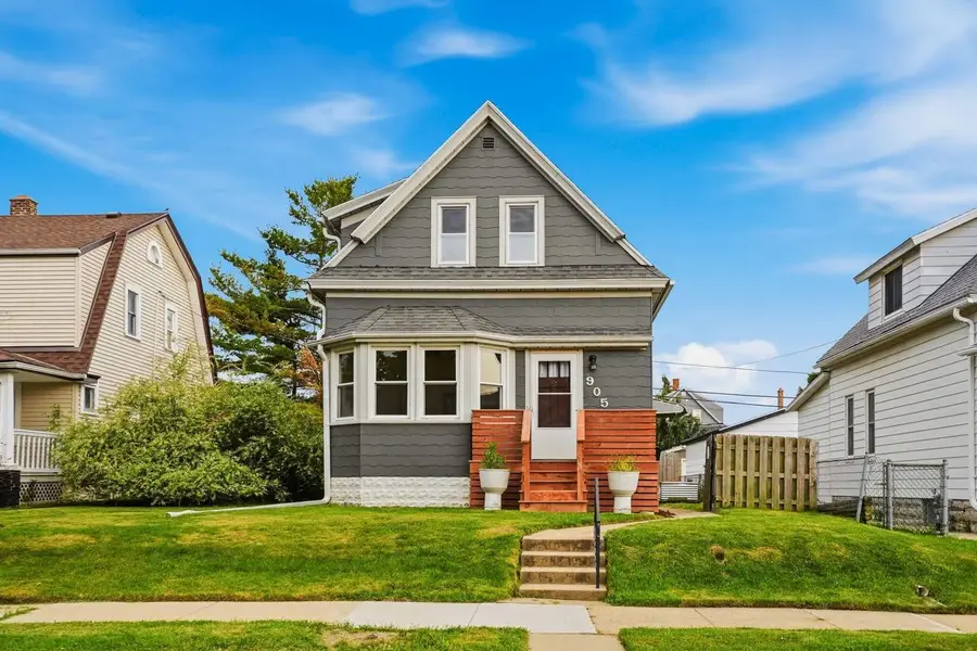 905 Manitoba AVENUE, South Milwaukee, WI 53172 - #3