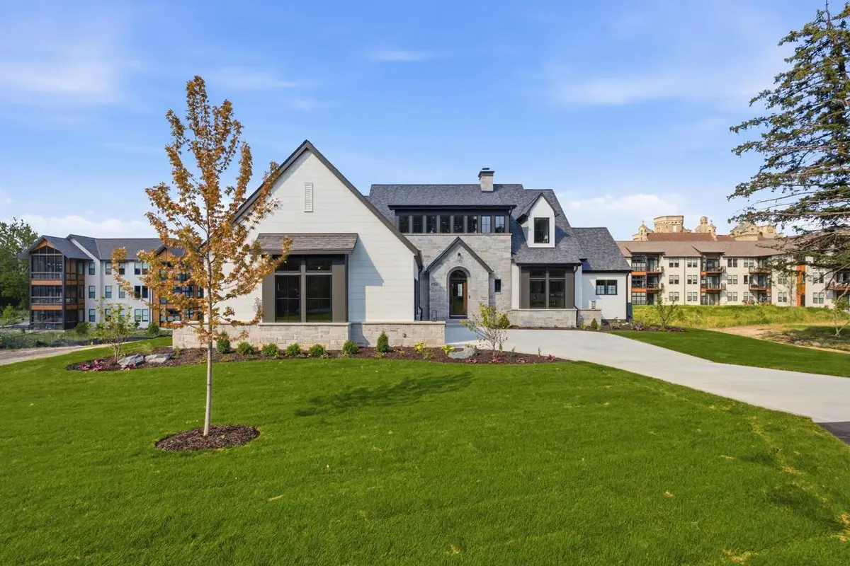 12825 Stephen PLACE, Elm Grove, WI 53122 - #1