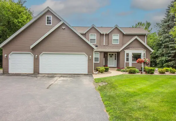 2729 Pleasant Valley ROAD, Jackson, WI 53037
