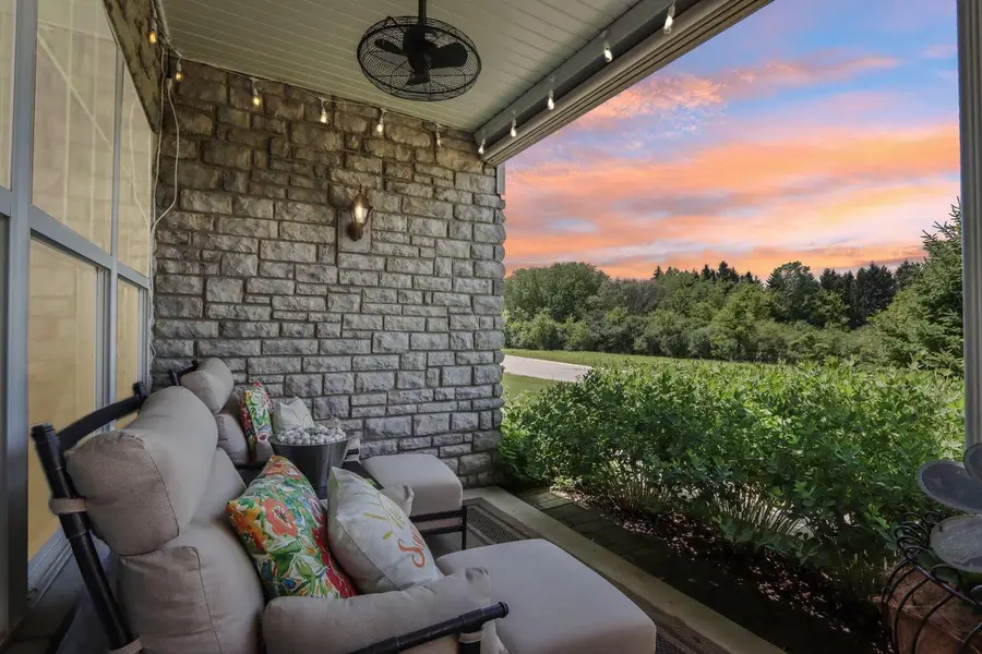 N17W26495 Meadowgrass CIRCLE #E, Pewaukee, WI 53072 - #3