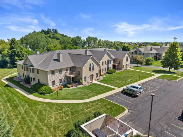 920 Oconomowoc PARKWAY, Oconomowoc, WI 53066
