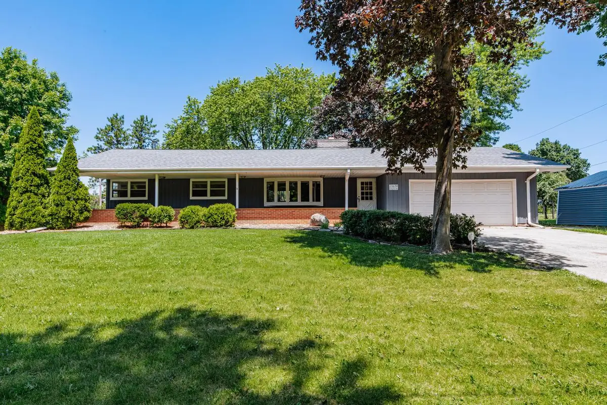 21670 W Glengarry ROAD, New Berlin, WI 53146 - #1