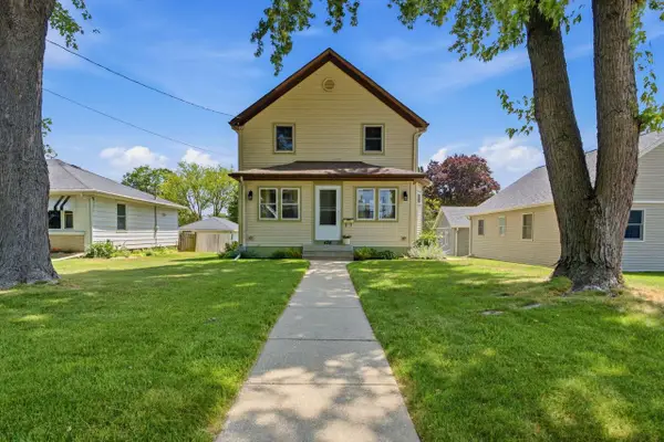 428 Grand AVENUE, Hartford, WI 53027