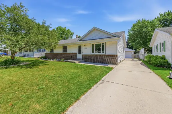 519 Scenic DRIVE E, West Bend, WI 53090
