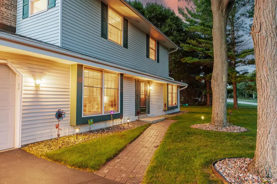 S74W26260 Green Mountain DRIVE, Waukesha, WI 53189 - #2