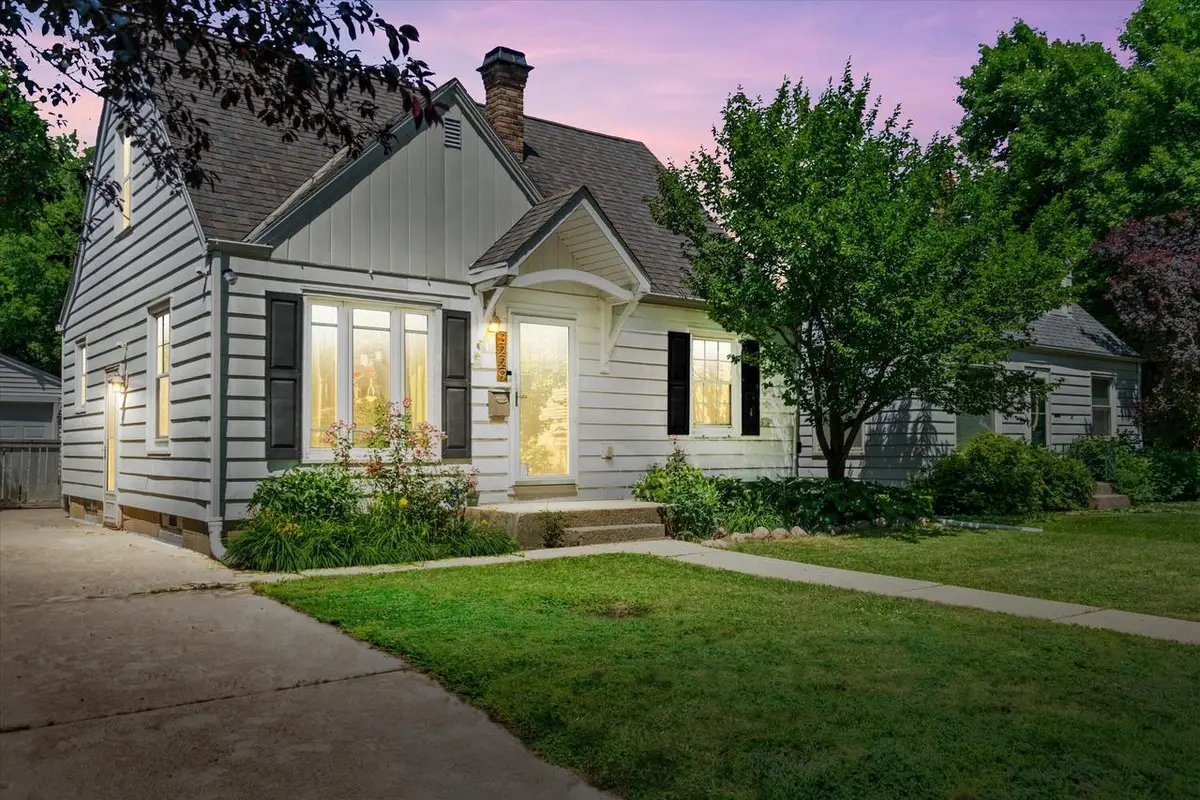 3229 N 90th STREET, Milwaukee, WI 53222 - #1