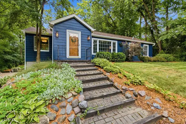 975 Apple Tree LANE, Brookfield, WI 53005