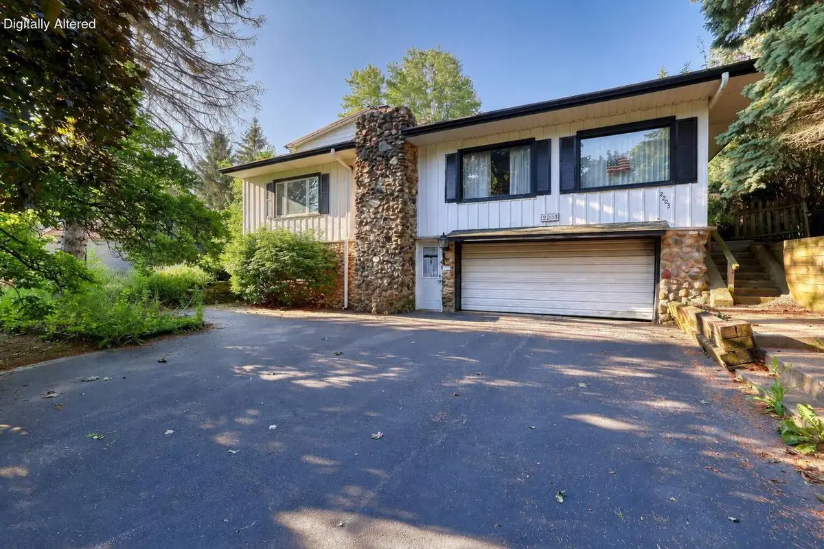 2203 W Goldcrest AVENUE, Milwaukee, WI 53221 - #1