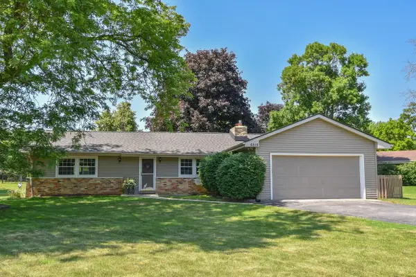 5215 S Balboa DRIVE, New Berlin, WI 53151