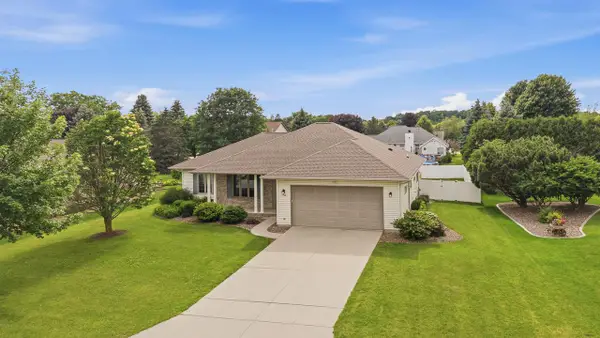 712 Ash CIRCLE, Plymouth, WI 53073