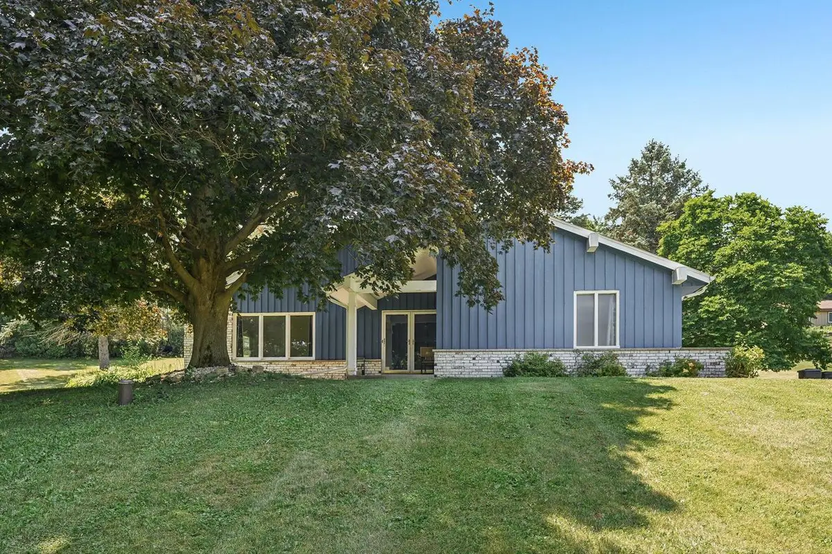 S29W29947 S Bethesda CIRCLE, Waukesha, WI 53188 - #1