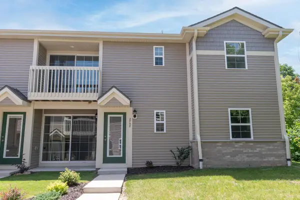 2748 Hidden DRIVE #73, Saint Francis, WI 53235