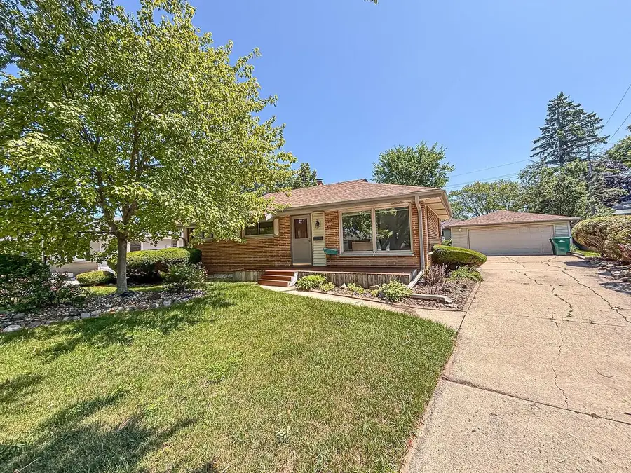 W152N8310 Elm LANE, Menomonee Falls, WI 53051 - #2