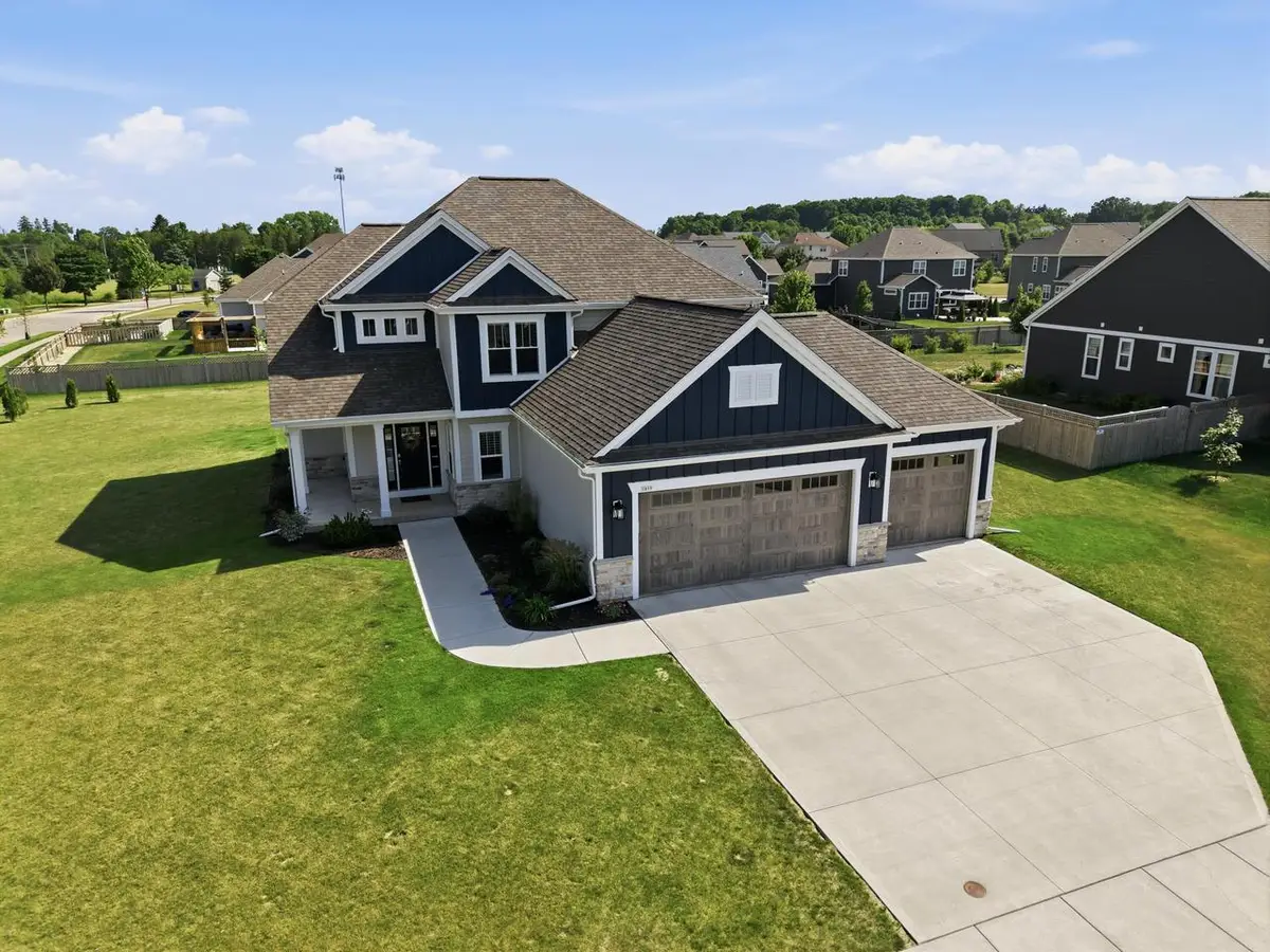 1079 Winterberry LANE, Grafton, WI 53024 - #1