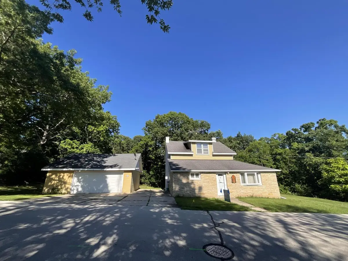 W297N2968 Oakwood Grove ROAD, Pewaukee, WI 53072 - #1