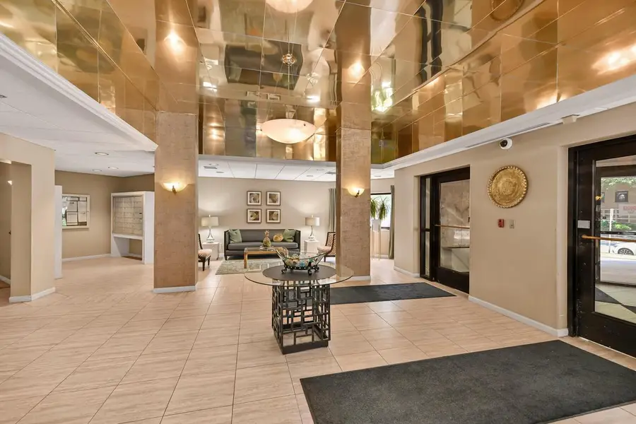 1633 N Prospect AVENUE #7E, Milwaukee, WI 53202 - #3