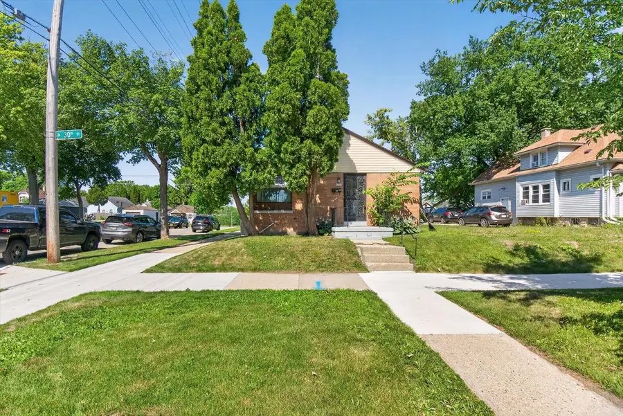 4701 N 30th STREET, Milwaukee, WI 53209 - #2