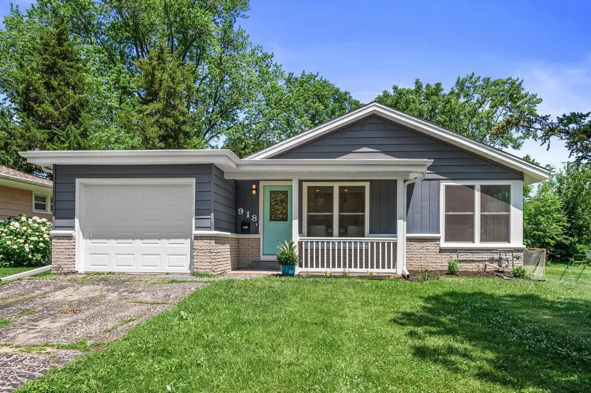 918 W Moreland BOULEVARD, Waukesha, WI 53188 - #1