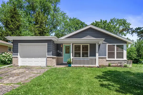 918 W Moreland BOULEVARD, Waukesha, WI 53188