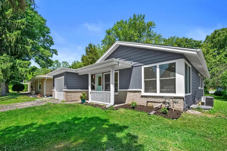 918 W Moreland BOULEVARD, Waukesha, WI 53188 - #2