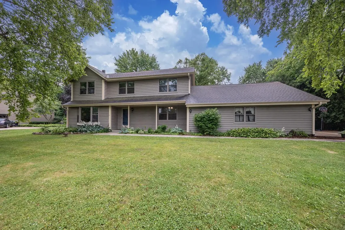 W233S5269 Cottontail TRAIL, Waukesha, WI 53189 - #1