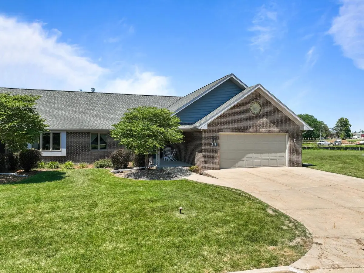 211 Windmill LANE, Walworth, WI 53184 - #1