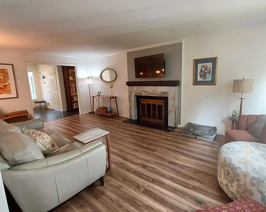 1027 W Shaker CIRCLE, Mequon, WI 53092 - #2