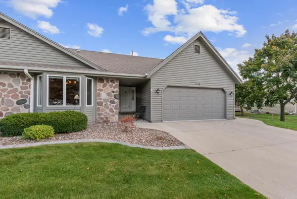 1323 Stonewood CIRCLE, West Bend, WI 53095
