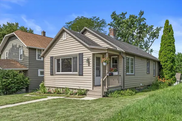 128 S Hartwell AVENUE, Waukesha, WI 53186