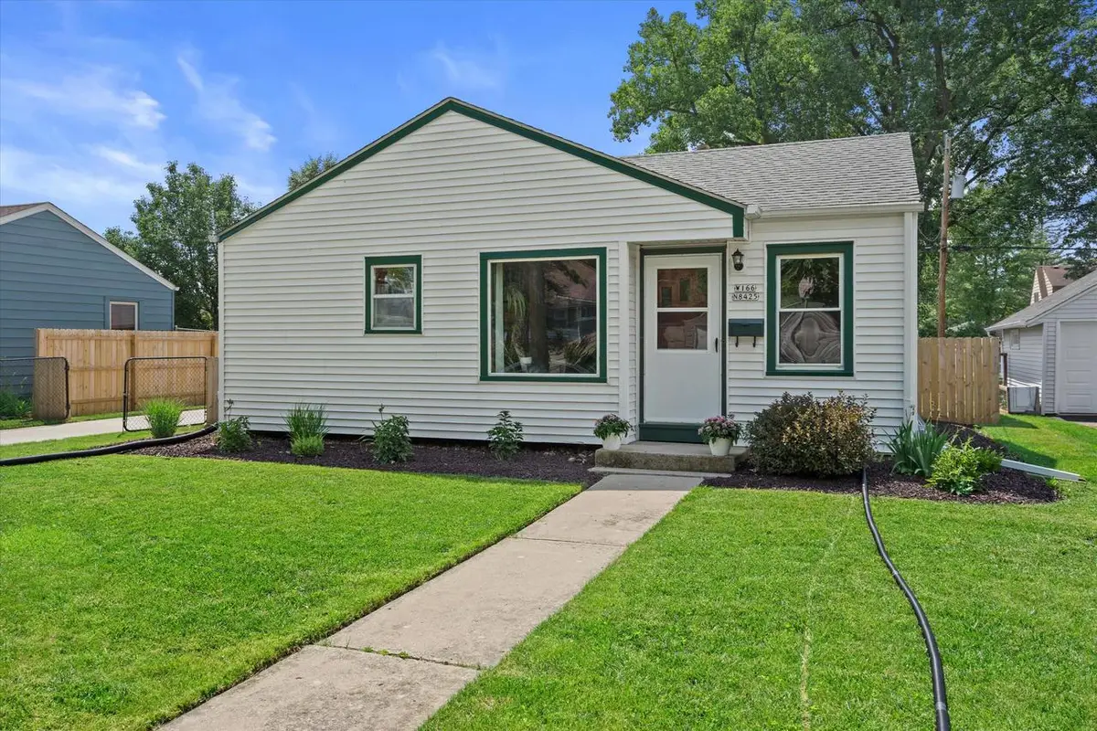 W166N8425 Dardis AVENUE, Menomonee Falls, WI 53051 - #1