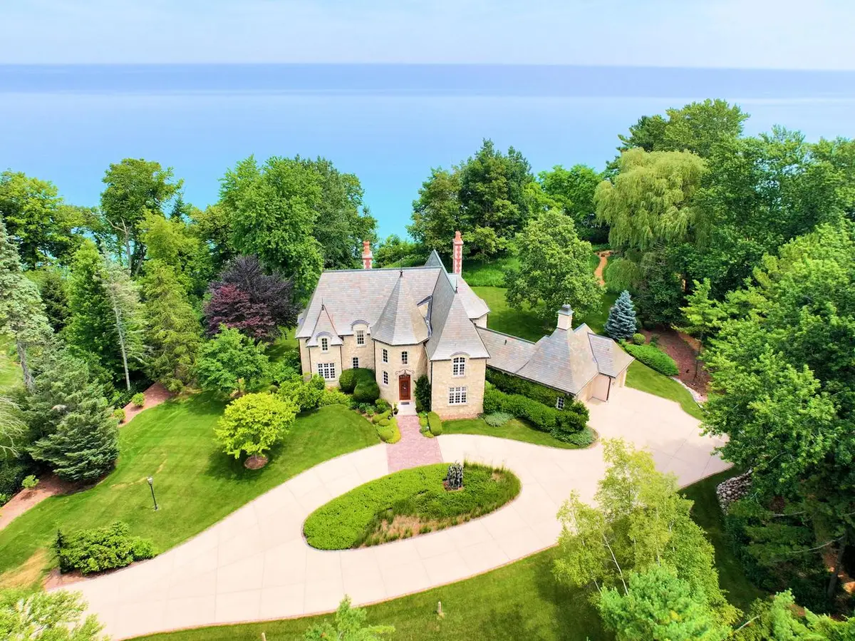 11602 N Shorecliff LANE, Mequon, WI 53092 - #1
