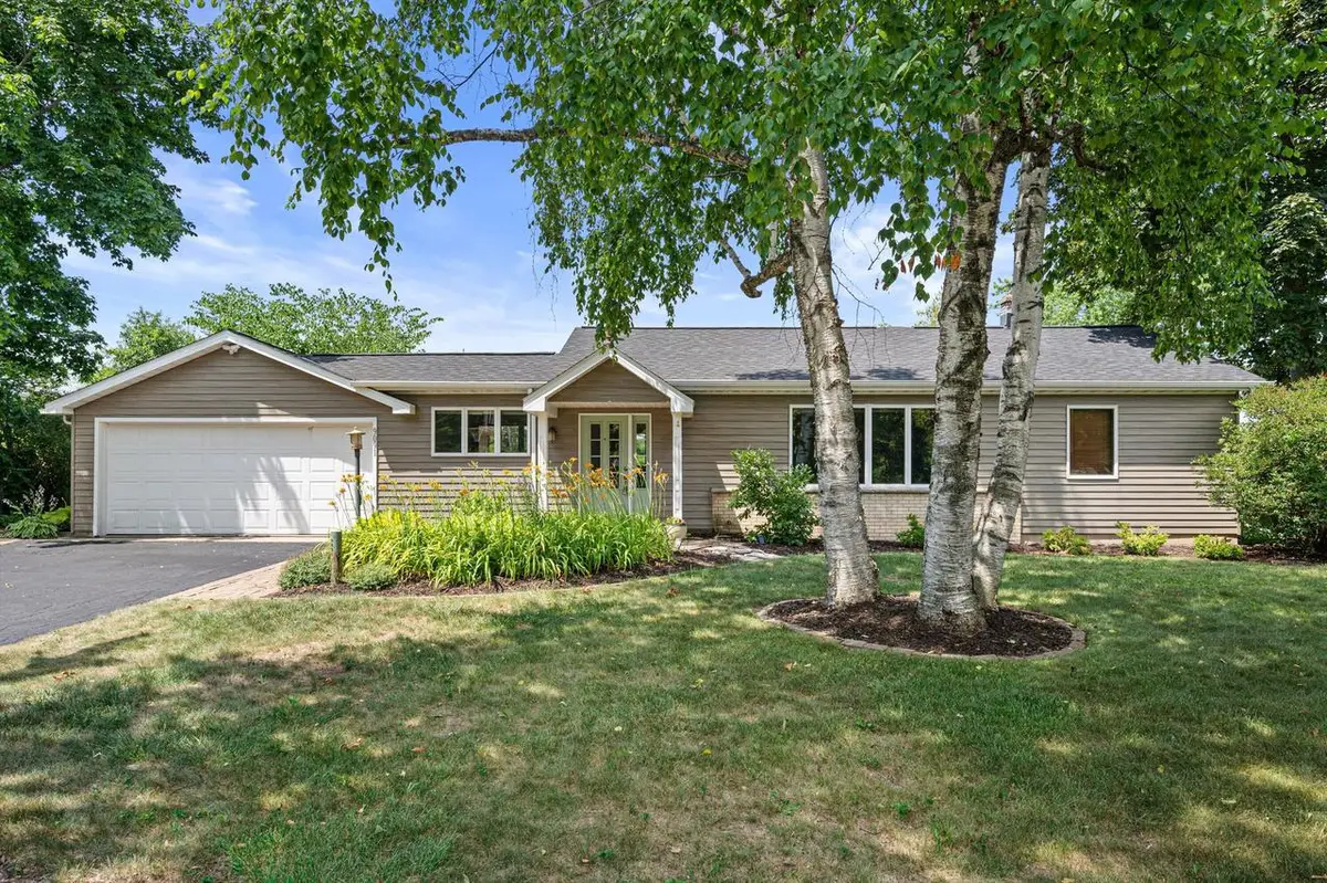 9091 N Pelham PARKWAY, Bayside, WI 53217 - #1