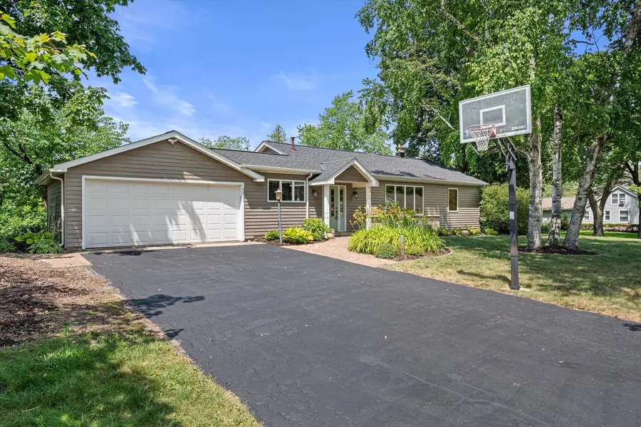 9091 N Pelham PARKWAY, Bayside, WI 53217 - #2