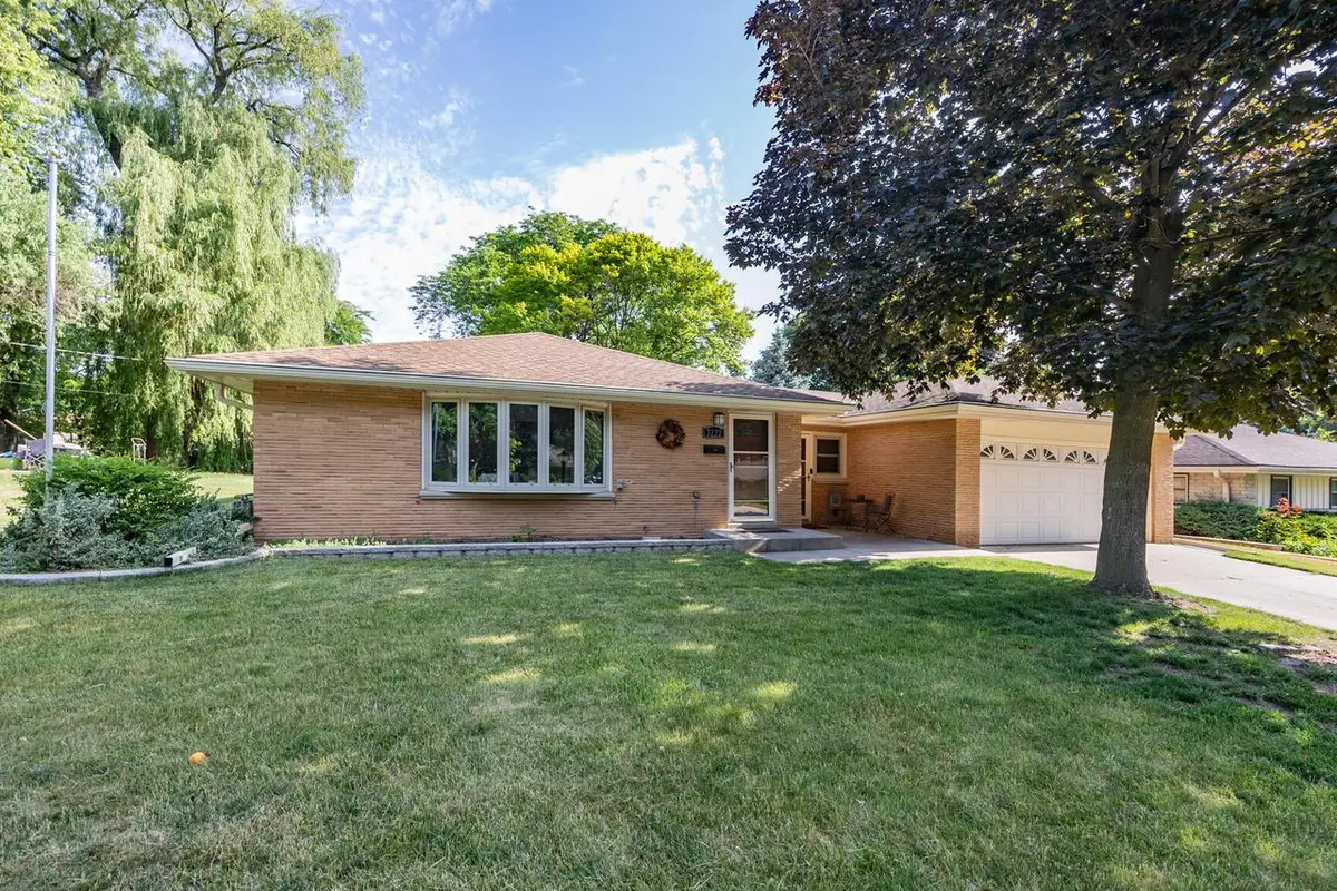 7222 Enfield AVENUE, Milwaukee, WI 53219 - #1