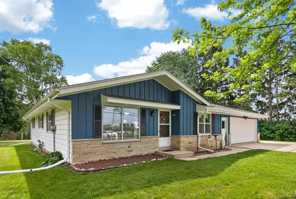 3174 Division ROAD, Jackson, WI 53037