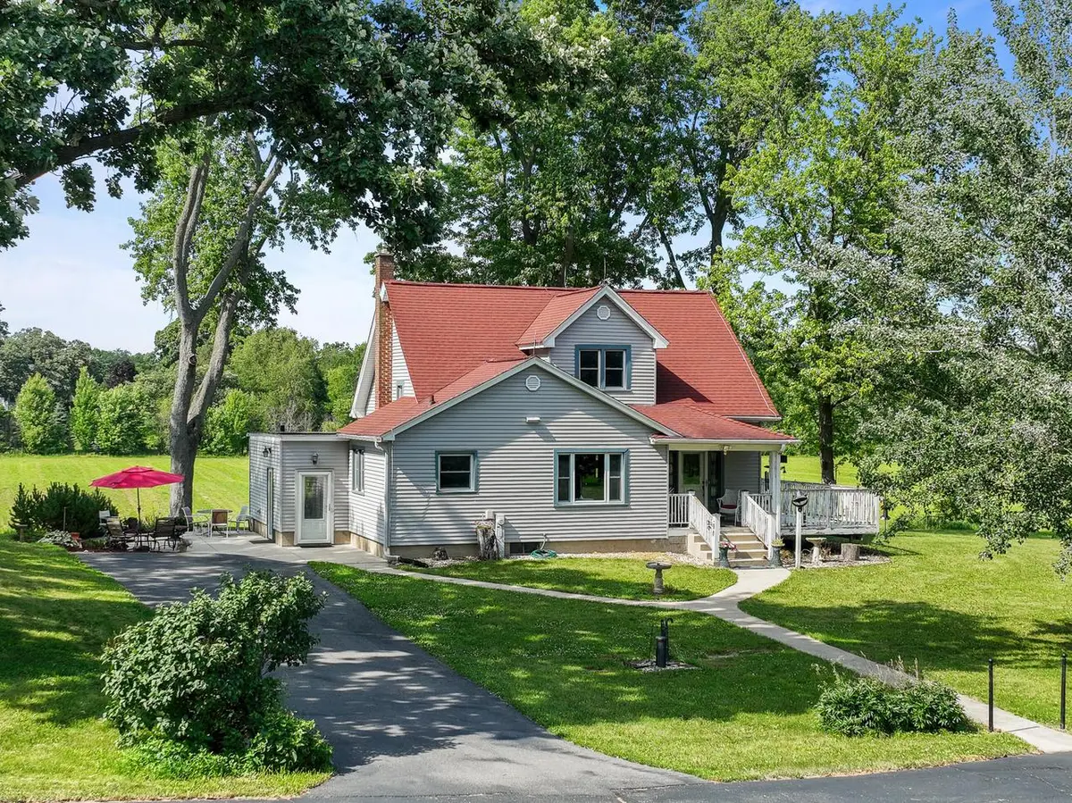 5160 Neumann LANE, Burlington, WI 53105 - #1