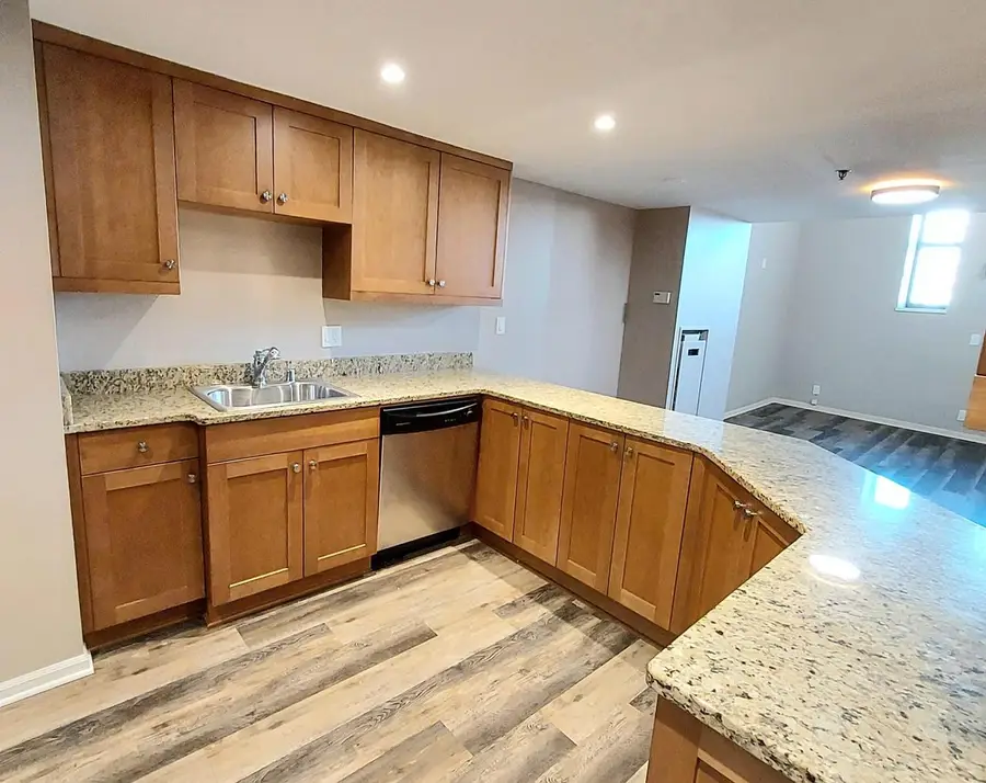 270 E Highland AVENUE #812, Milwaukee, WI 53202 - #3