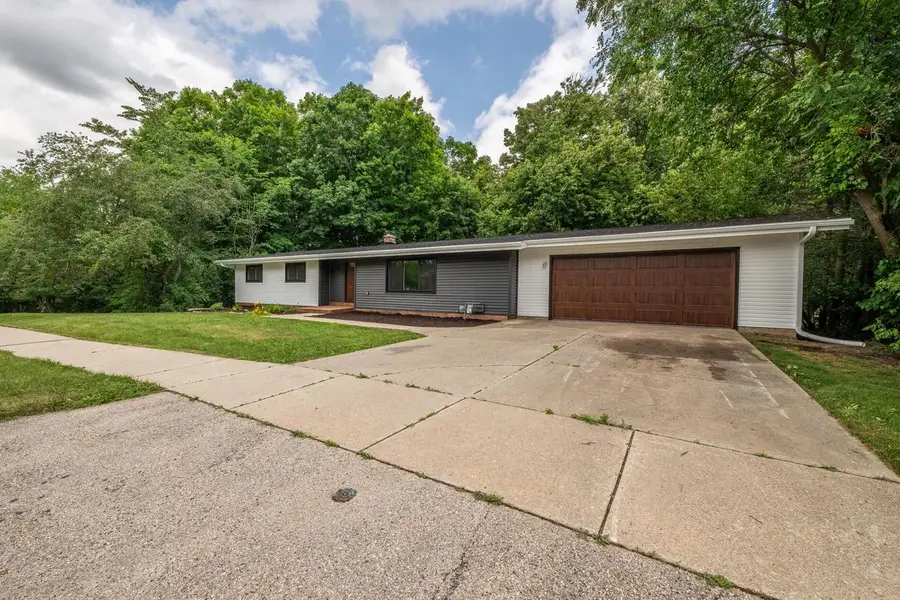 2421 Skyline DRIVE, West Bend, WI 53090 - #2