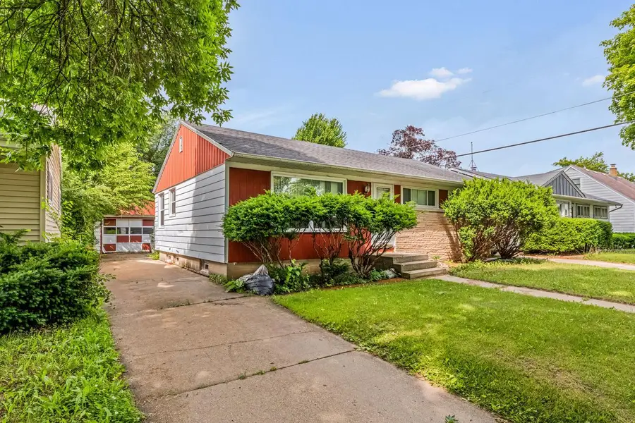 8207 W Muriel PLACE, Milwaukee, WI 53218 - #3