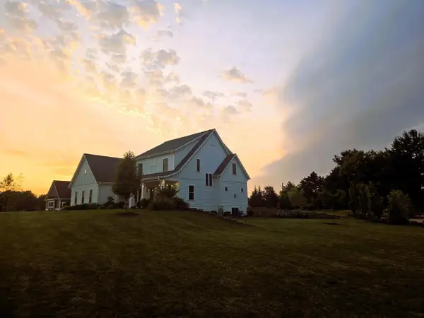 N52W30598 Moraine DRIVE, Hartland, WI 53029