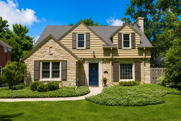 6931 N Belmont LANE, Fox Point, WI 53217