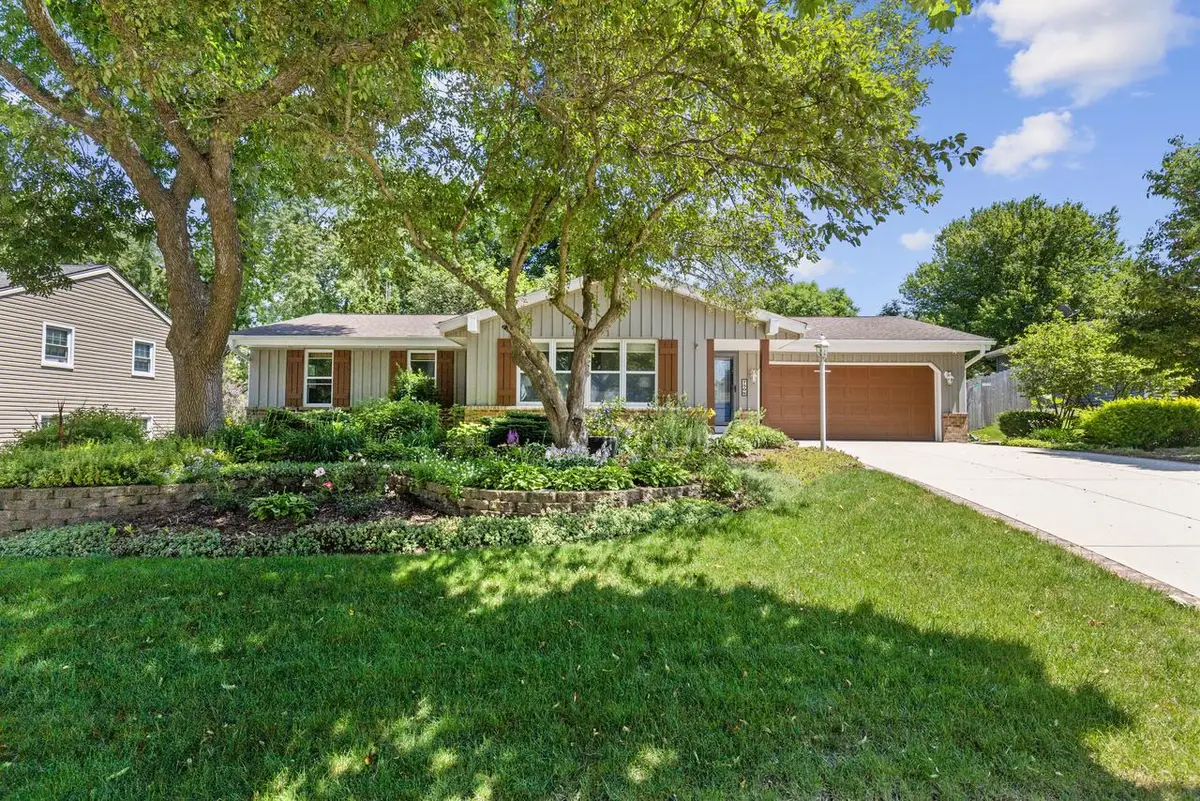 750 Crestwood DRIVE, Waukesha, WI 53188 - #1