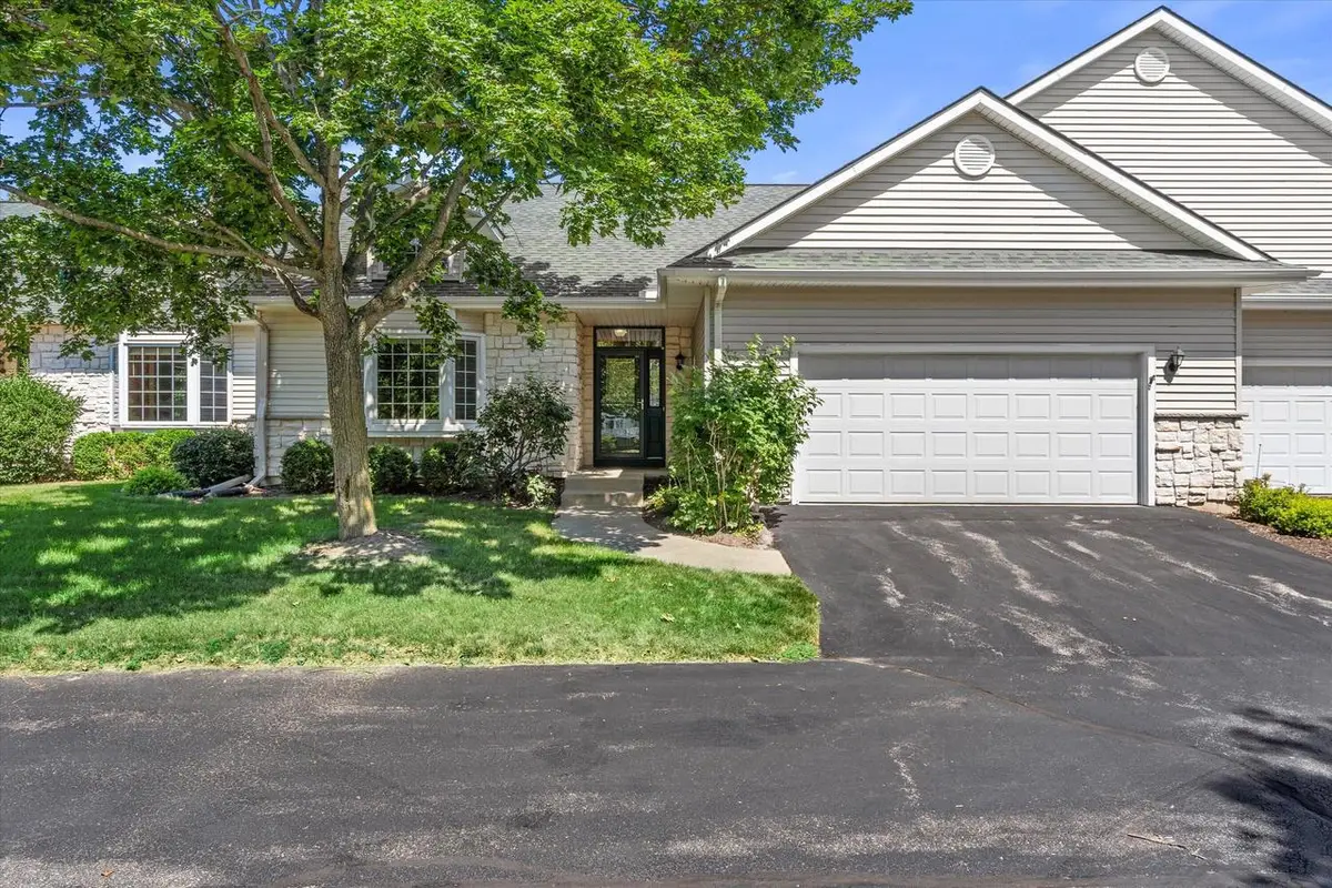 293 Cardinal LANE, Hartland, WI 53029 - #1