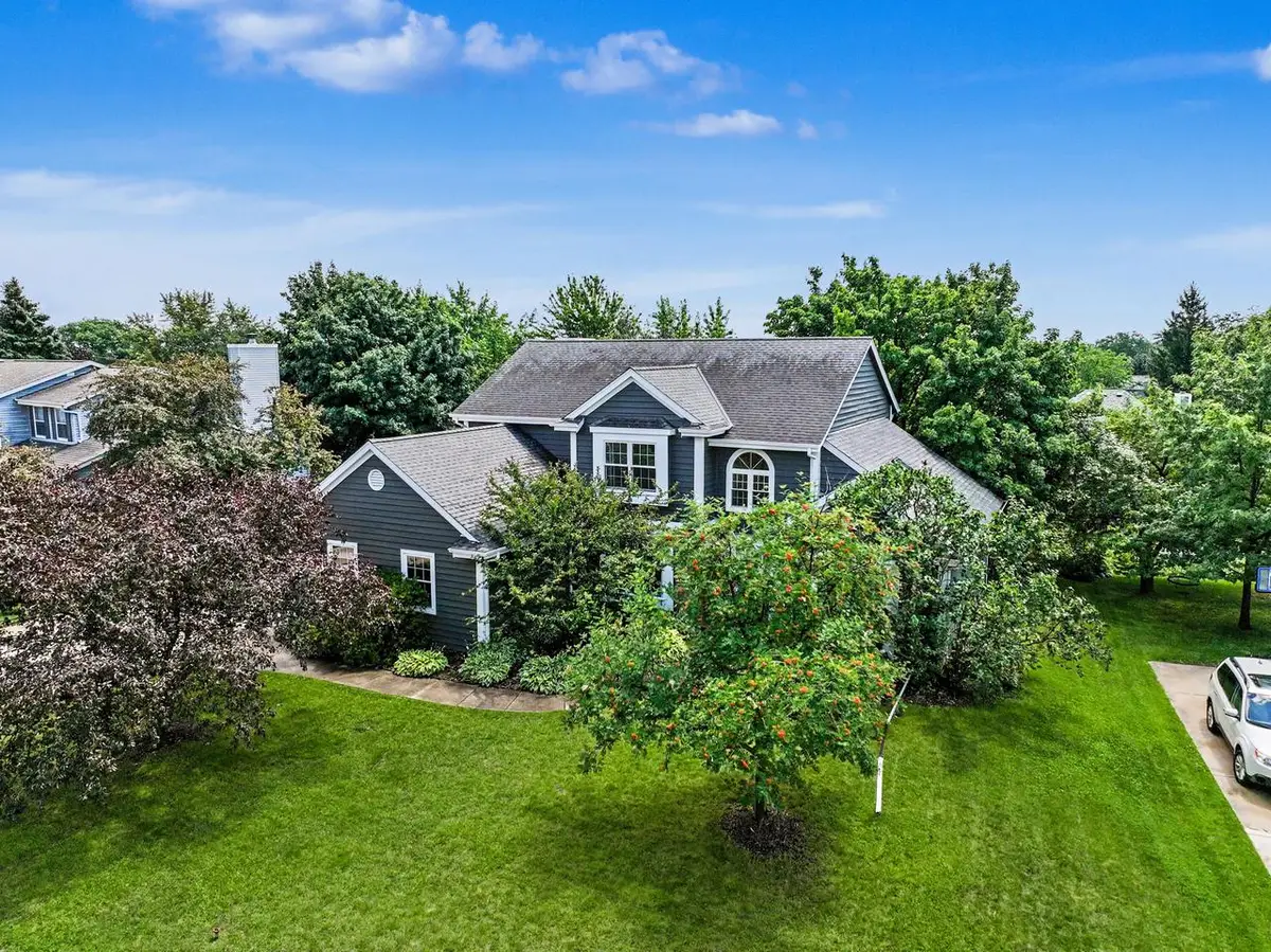 N51W16945 Fair Oak PARKWAY, Menomonee Falls, WI 53051 - #1