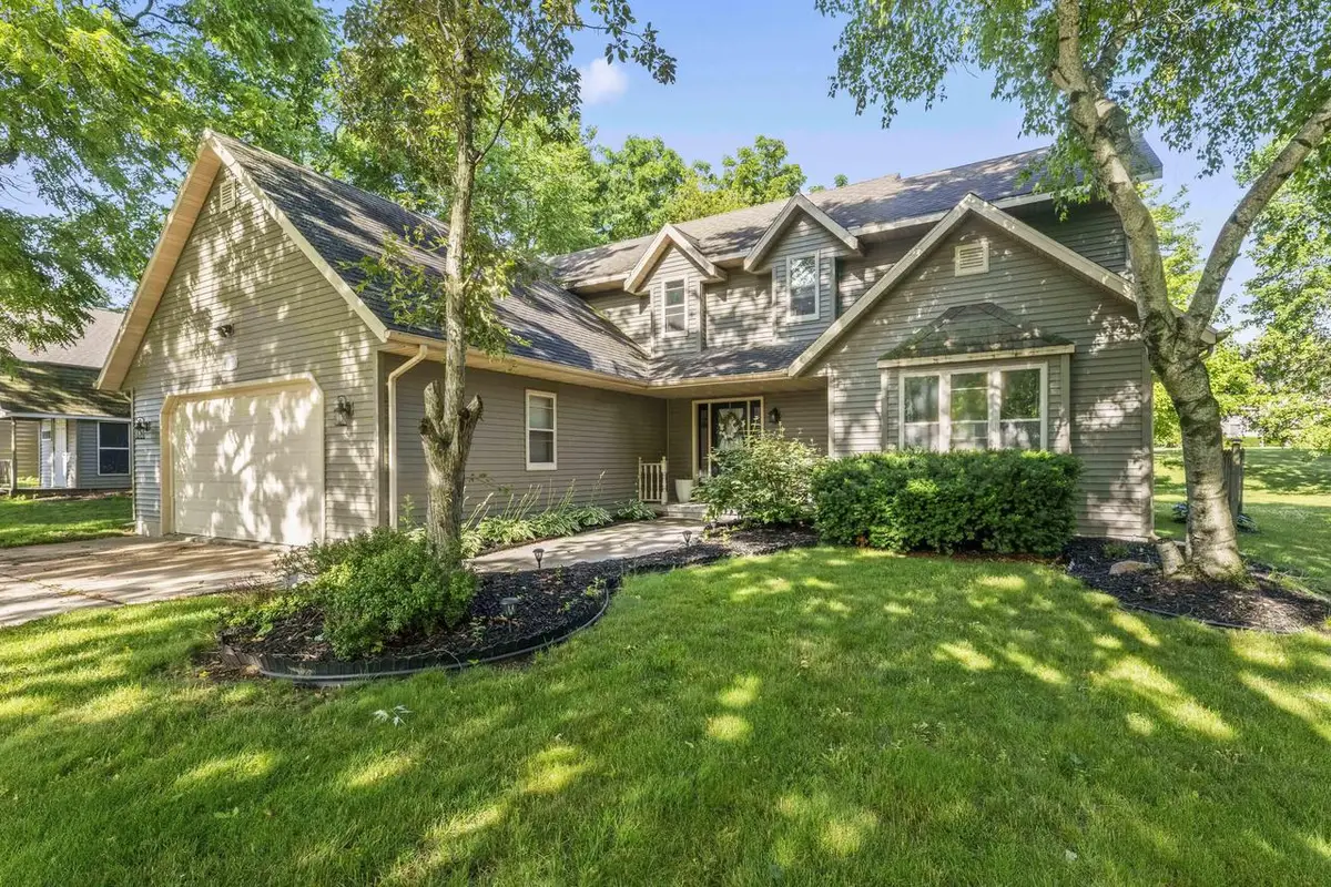 612 Sweetbriar LANE, Watertown, WI 53098 - #1