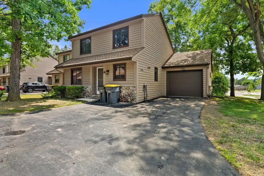 1335 Hickory DRIVE #A, Waukesha, WI 53186 - #2
