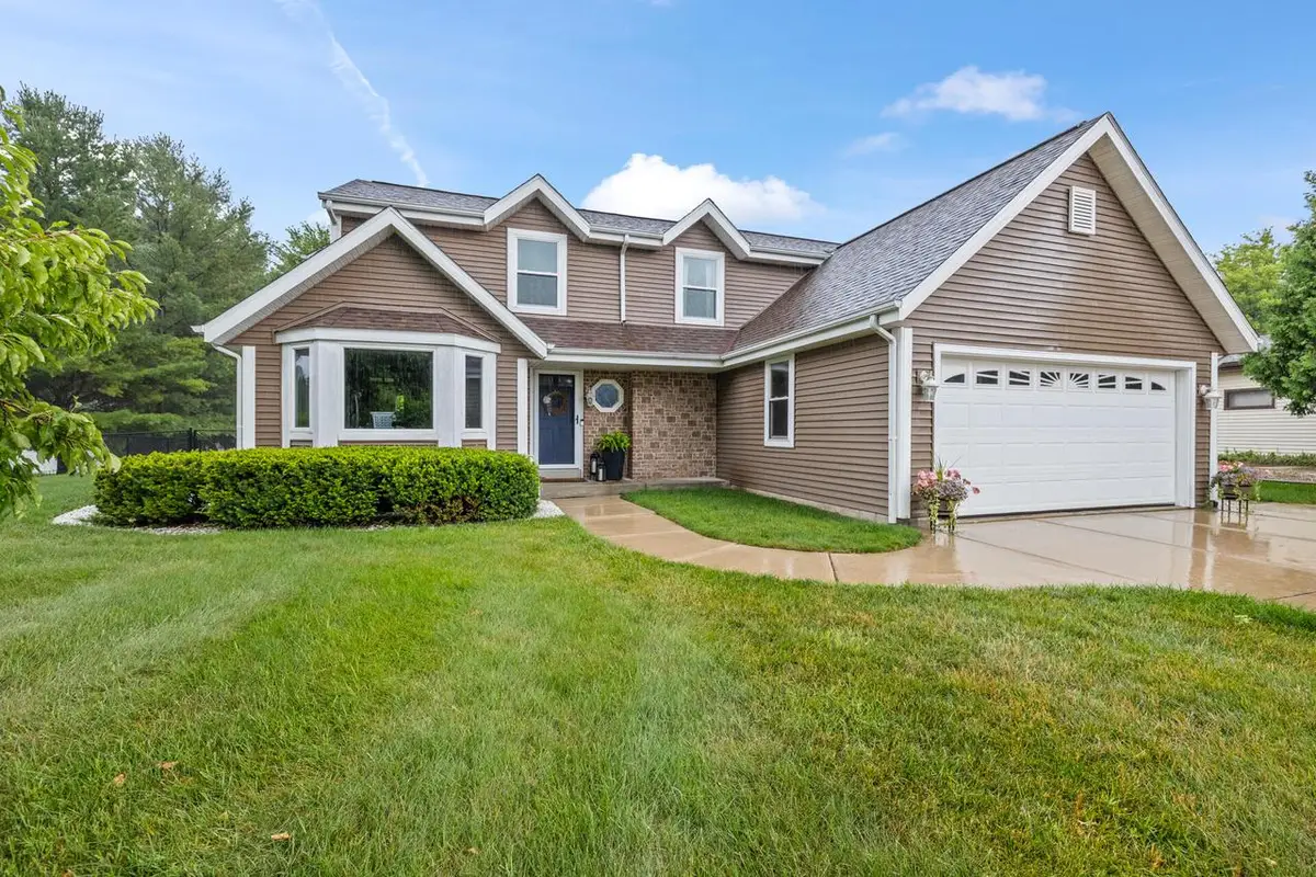 3960 Kings Way, Slinger, WI 53086 - #1